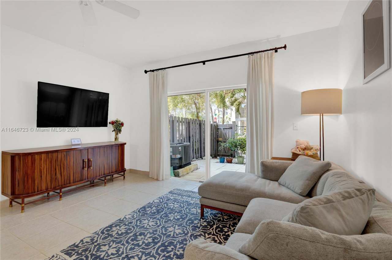 123 Southwest 17th Road