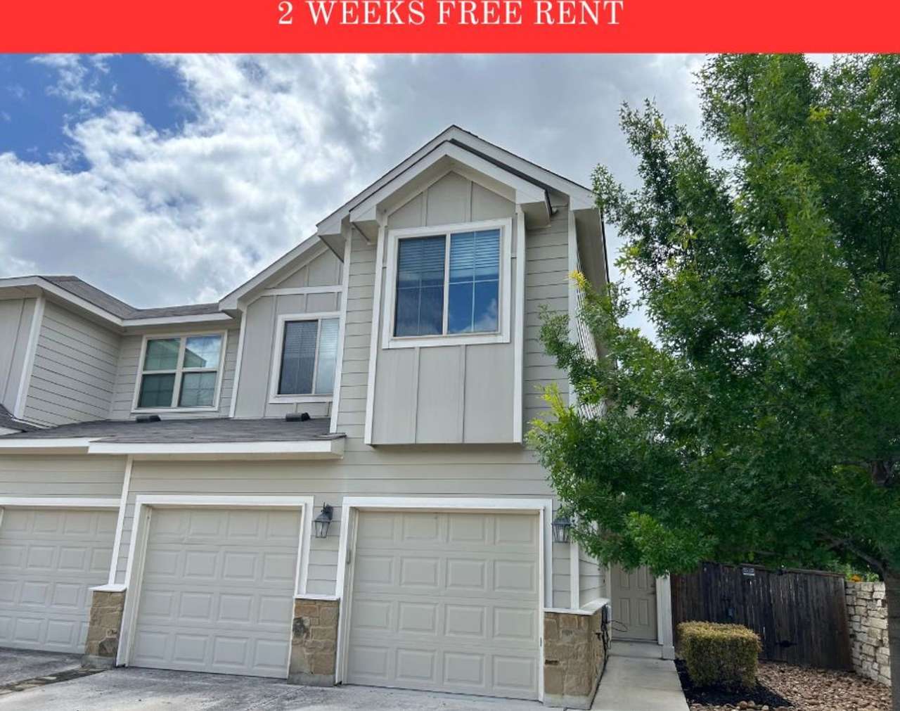 2 Weeks Free Rent 3/2.5/2 Townhome Inside the LOOP! Minutes from Downtown NB  Gruene! Fridge Included / Fenced in Yard! / CISD