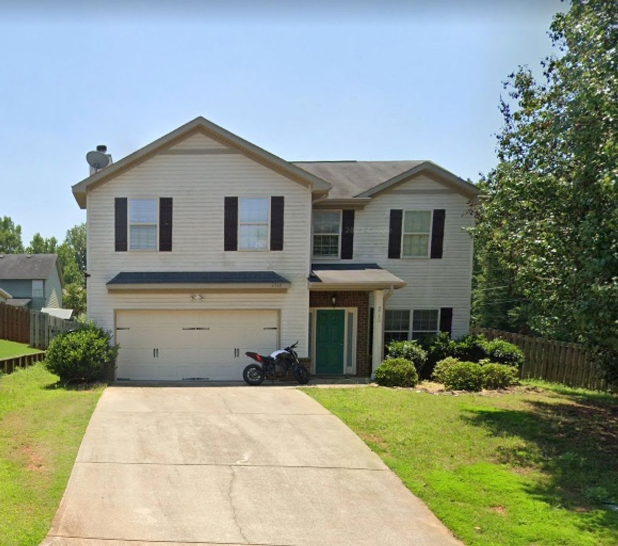 Conveniently Located 4BR Home with Ample Living Space