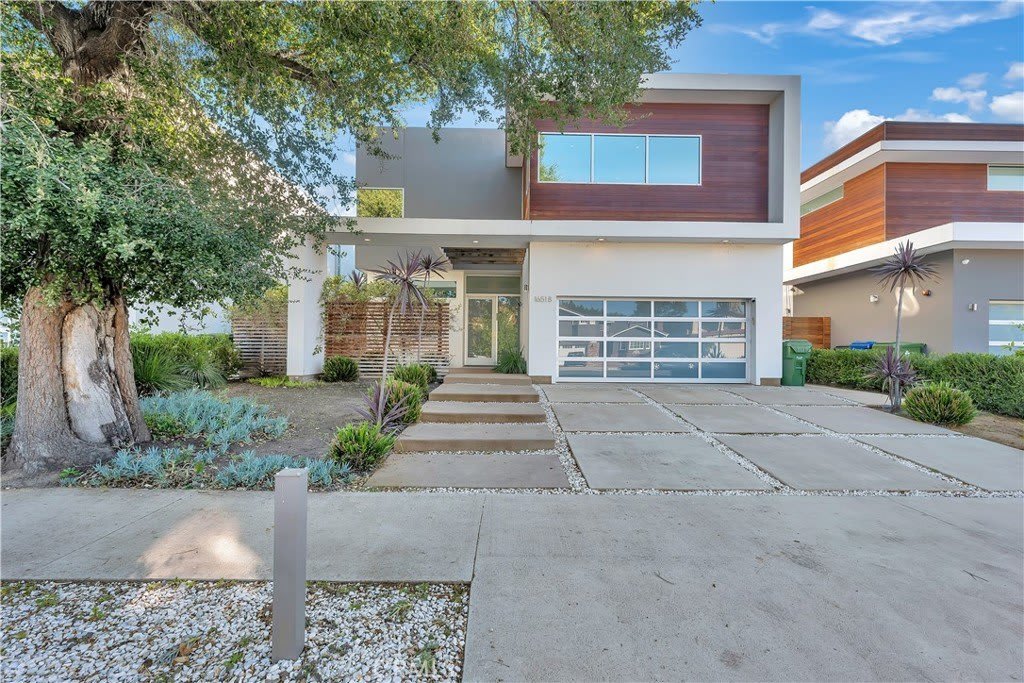 16518 Moorpark Street