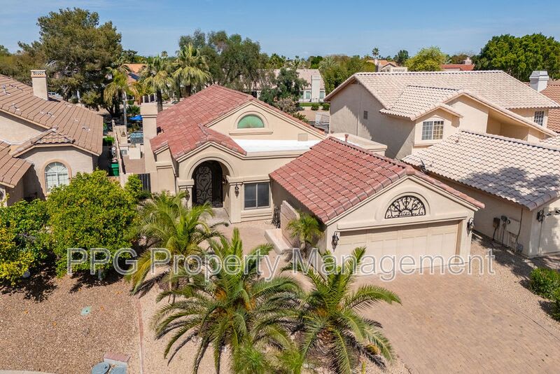 4725 N Brookview Terr