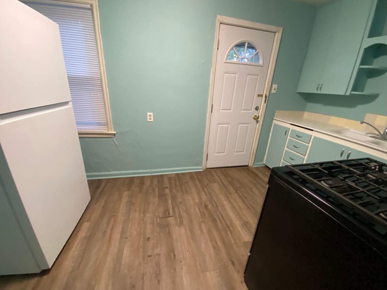 2BR/1BA, conveniently located