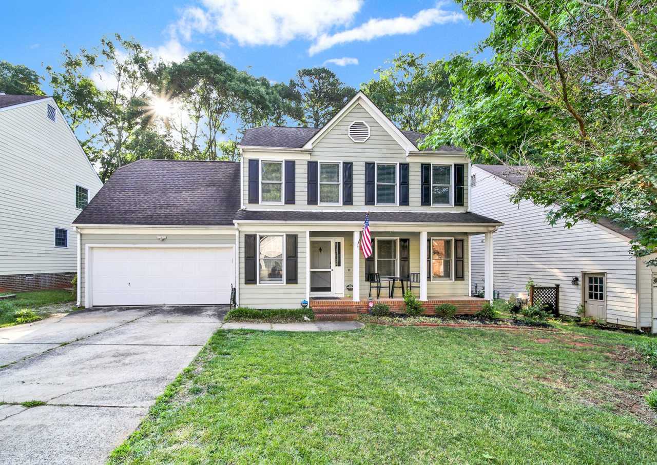 Spacious 4 Bed 2.5 bath Home in Davis Lake Subdivision!