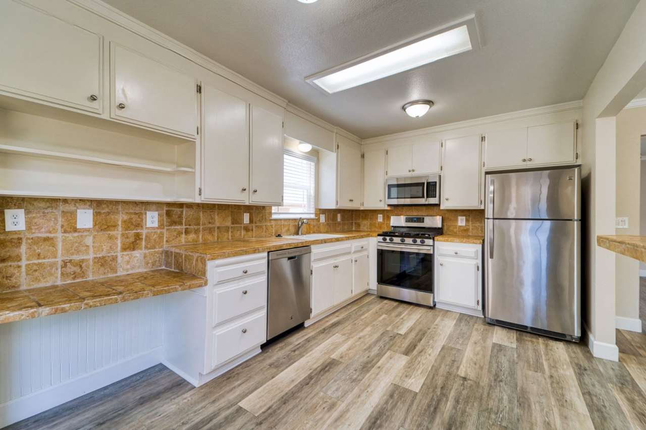 Large 2 bedroom in central Yuba City