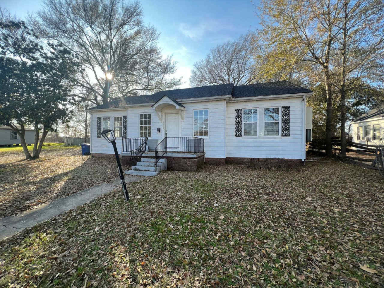 Close to Ochsner LSU, dining and shopping...