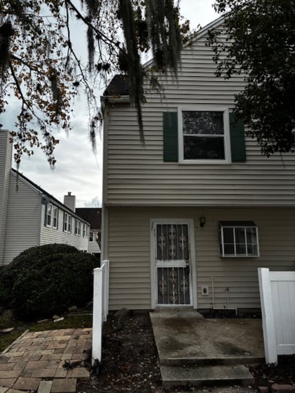 111 East 1st Street, unit 37 - ..