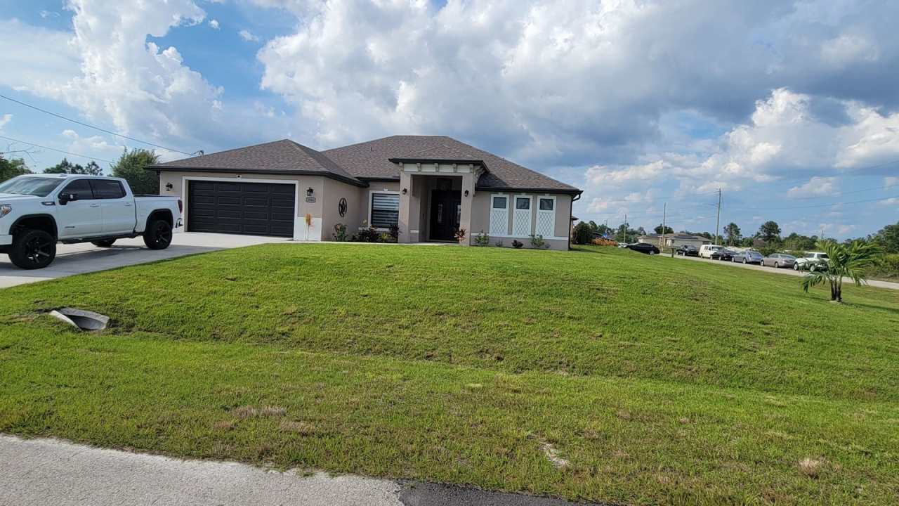 Charming 4BR House in Lehigh Acres