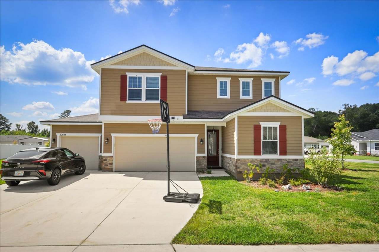 Spacious 4-Bedroom Home with Bonus Room  3-Car Garage in Jacksonville!