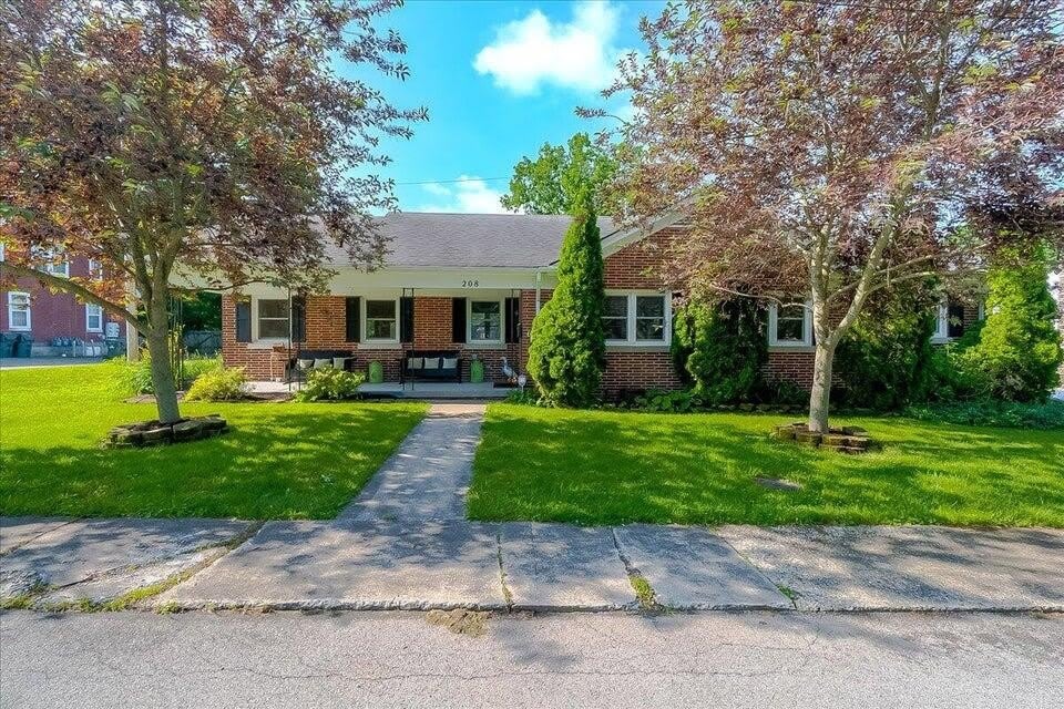 203 North Lewis Court