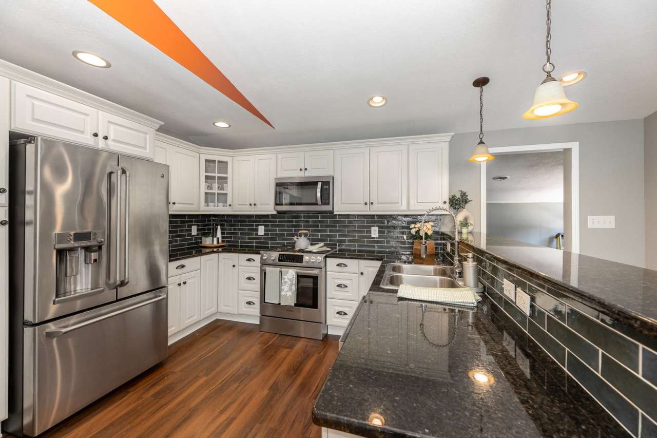 Room for Rent in 7 Bedroom Home at Forest Dr