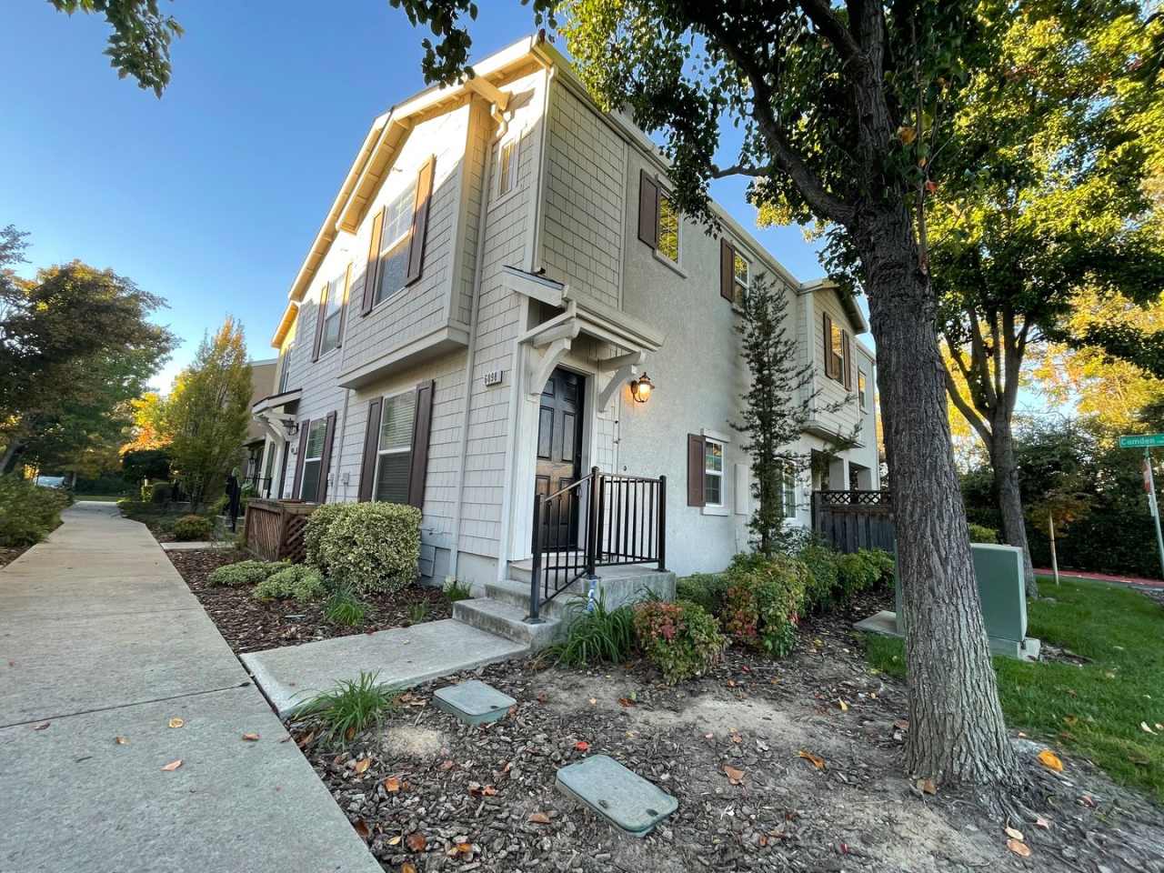 Beautifully Updated 3BD/2.5BA Townhouse in Citrus Heights!