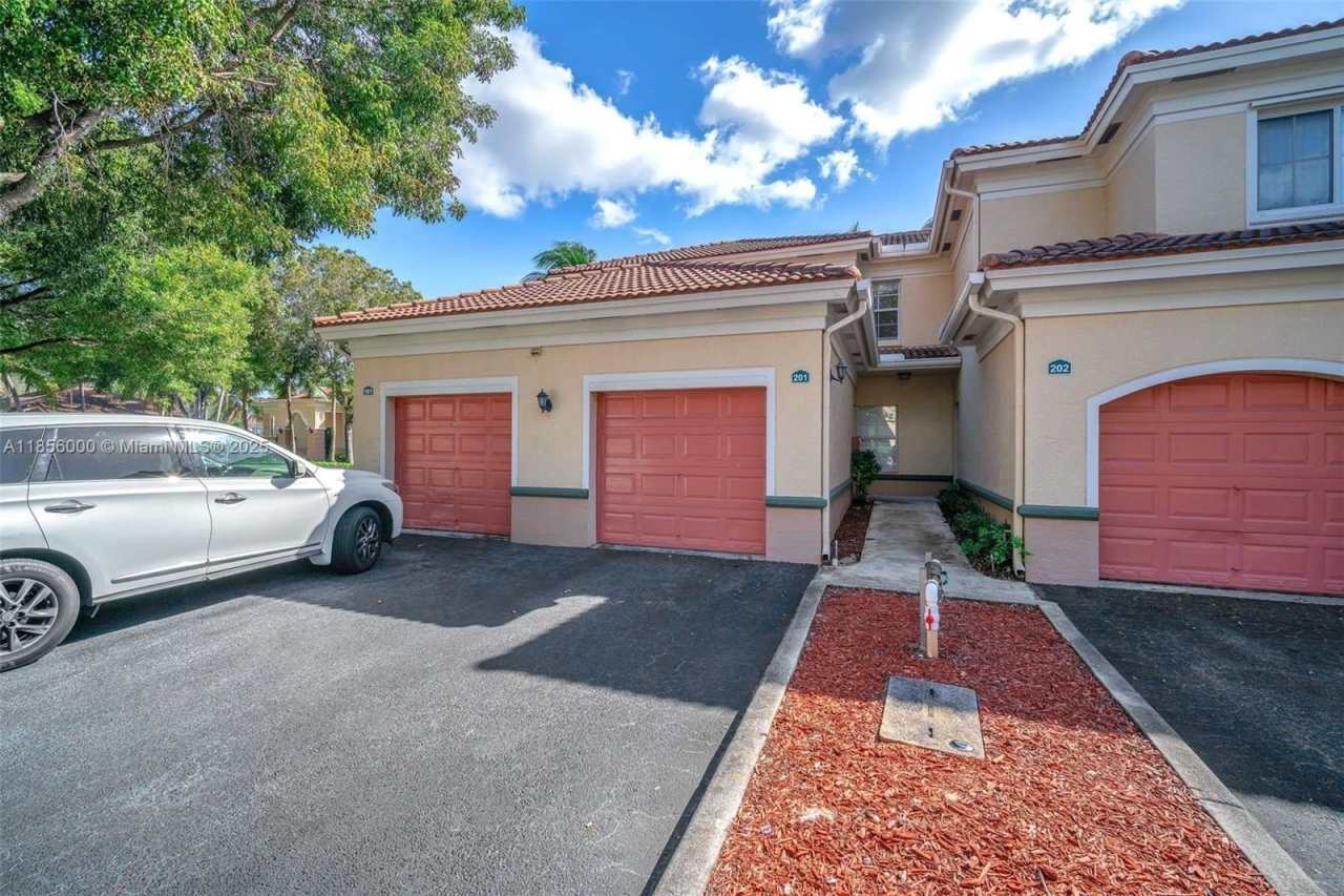 2532 Centergate Dr