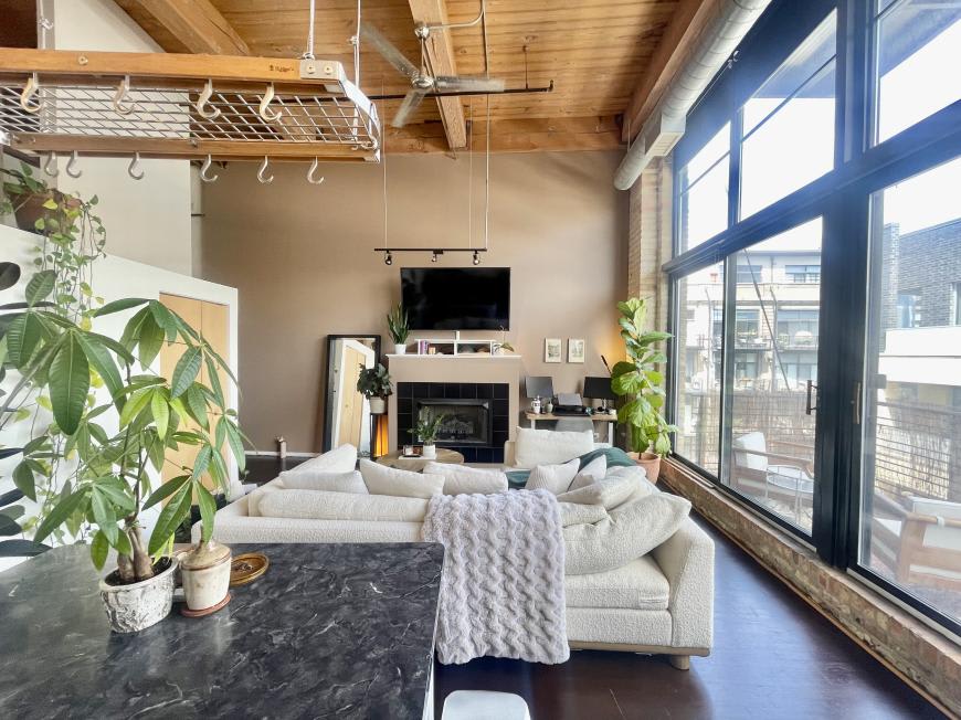 1935 N Fairfield Ave