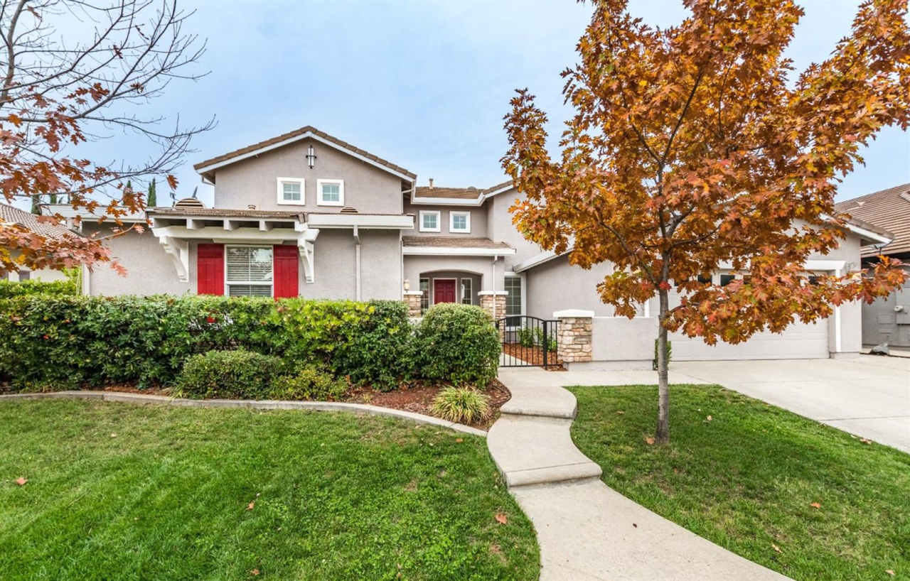 Exquisite 5 bedroom home in Lincoln Crossing