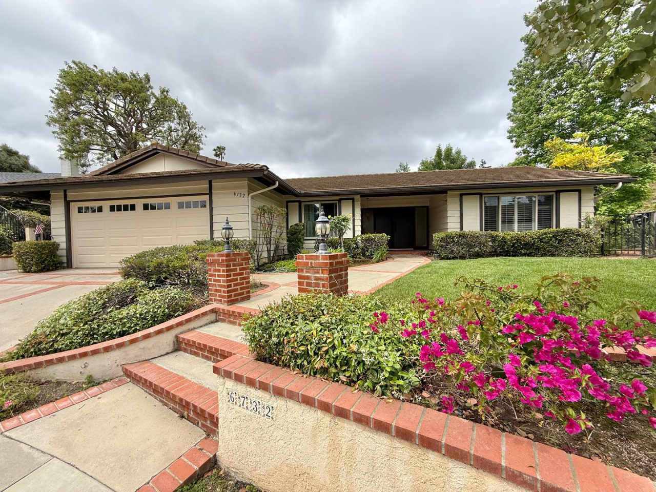 3 Bedroom Home (PLUS OFFICE SPACE!!) in Del Cerro with SOLAR!!