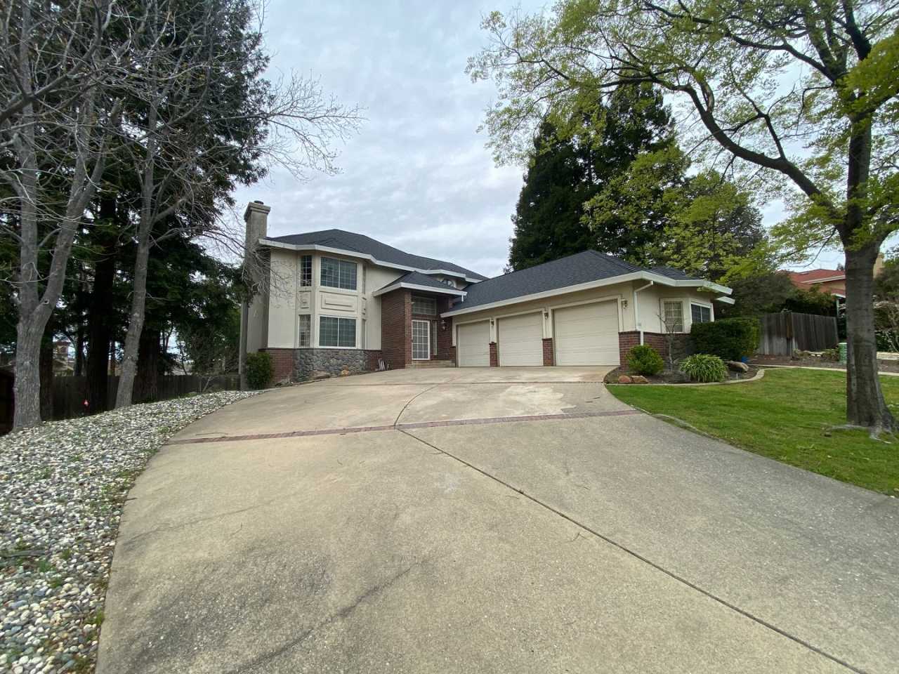 South Lexington 5 Bdrm, 3 bath home - Pool.