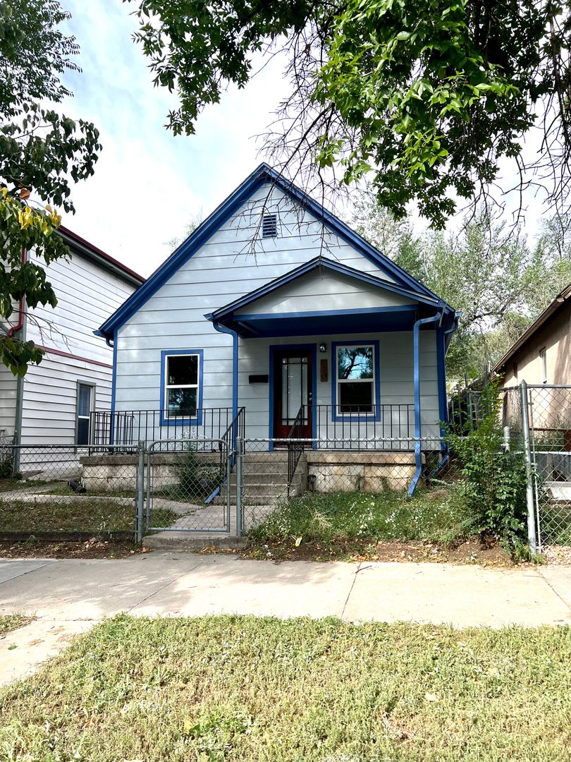 Charming 2 Bedroom Home on Westside