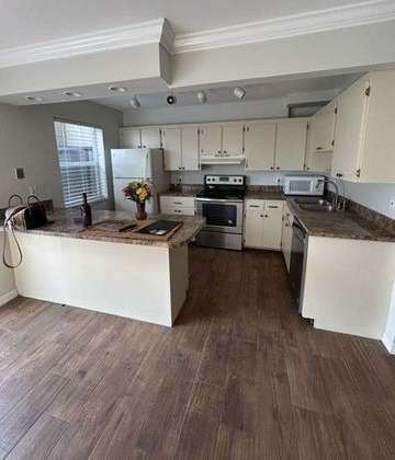 912 Sandtree Drive W