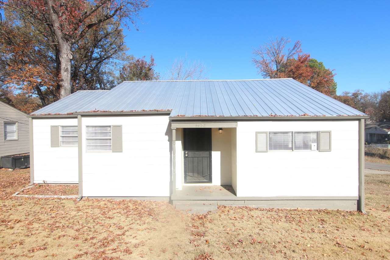 3 Bedroom, 1.5 Bath! New on the Market! Better Hurry!!