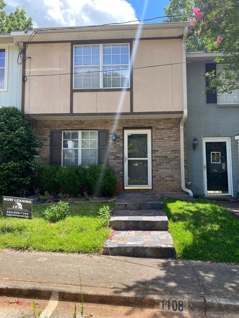 Town House in Auburn Available in June!