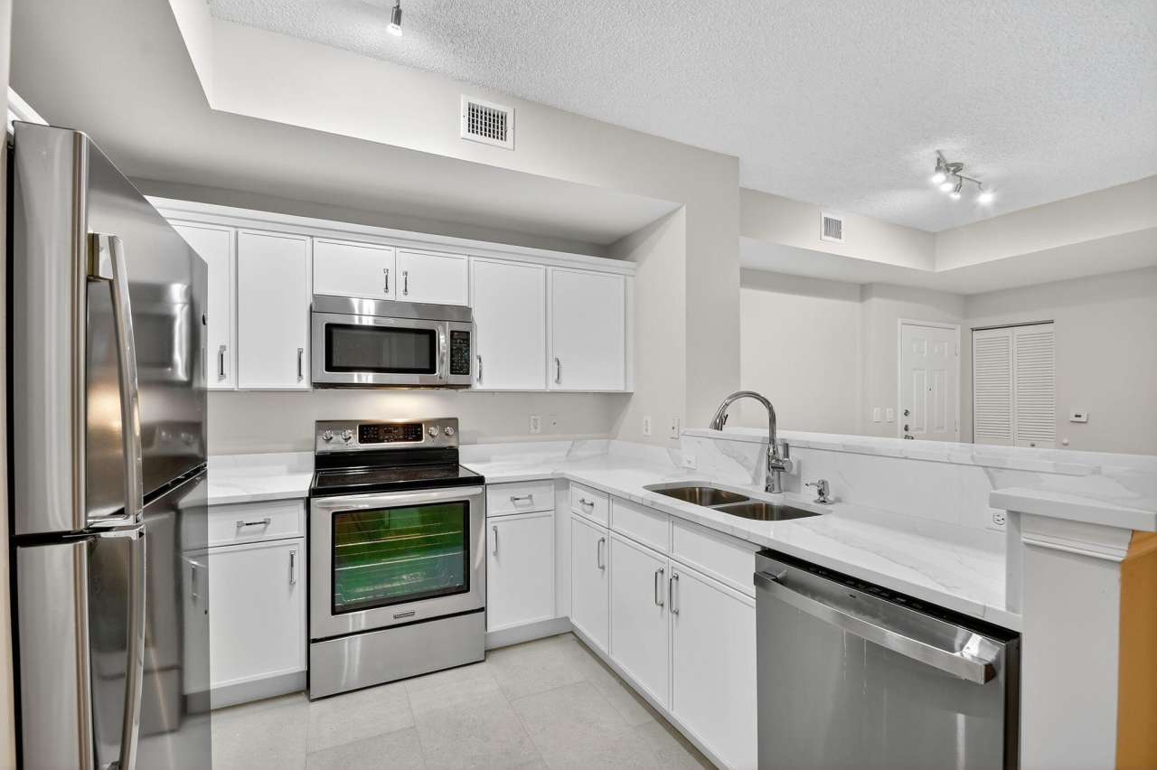 780 S Sapodilla Avenue