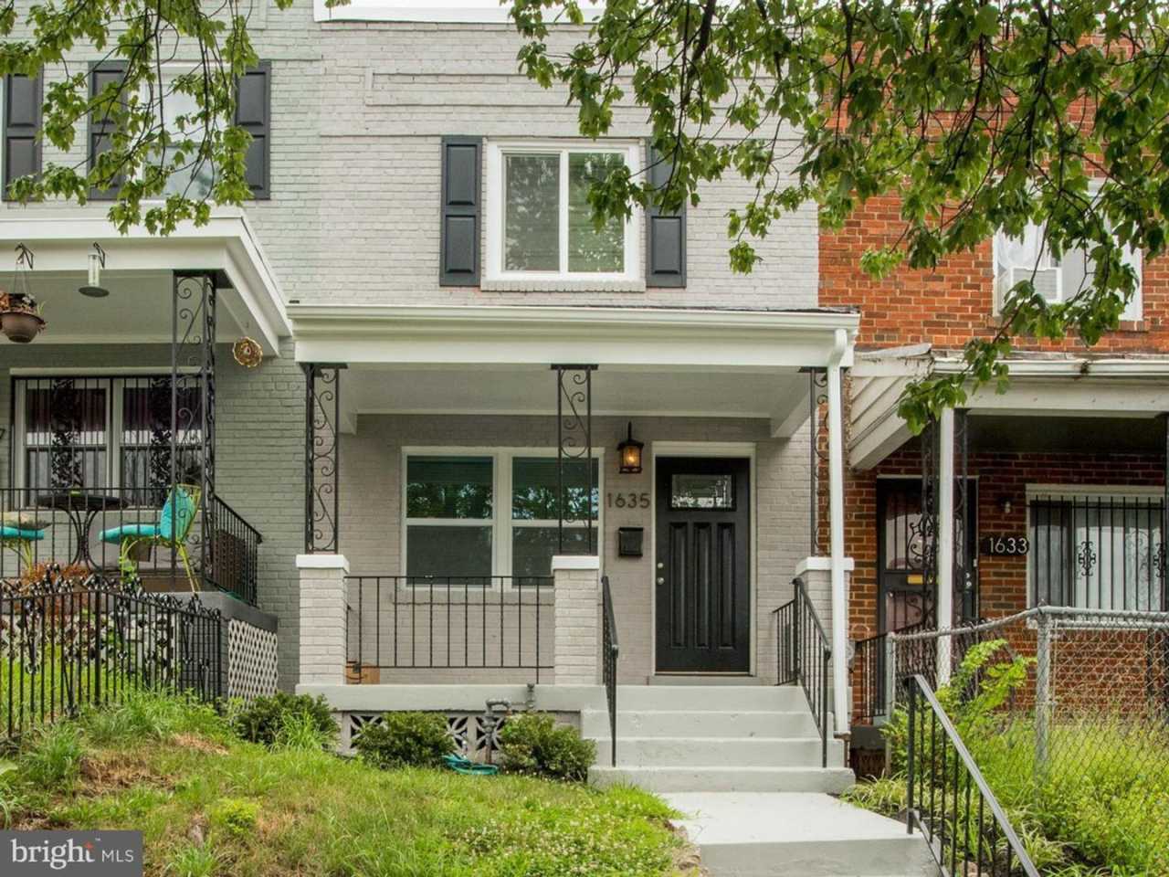 Single Family Home w/ Beautiful Outdoor Patio
