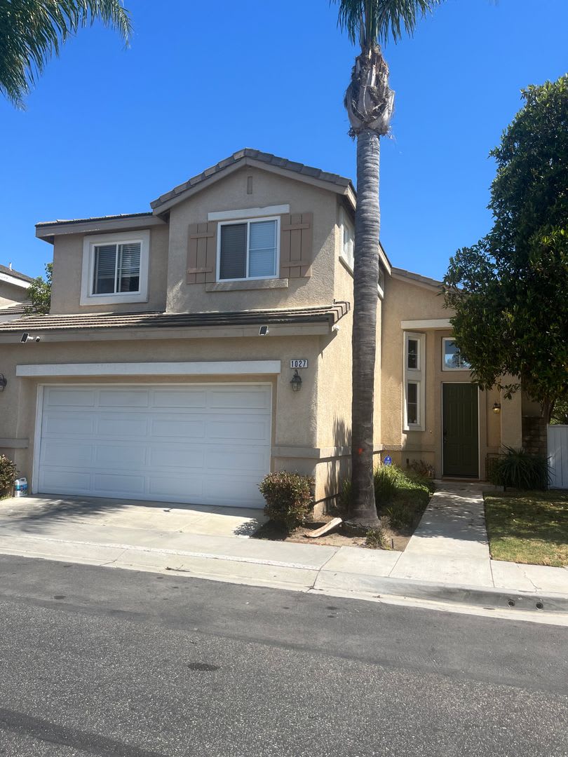 Cozy 3 bedroom 2.5 bath home Available Now!