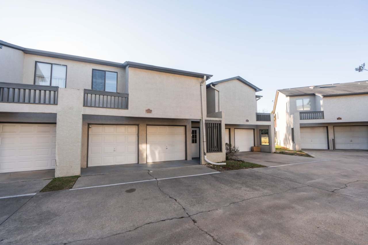 2/2.5 Gated Community near FSU with Water Views