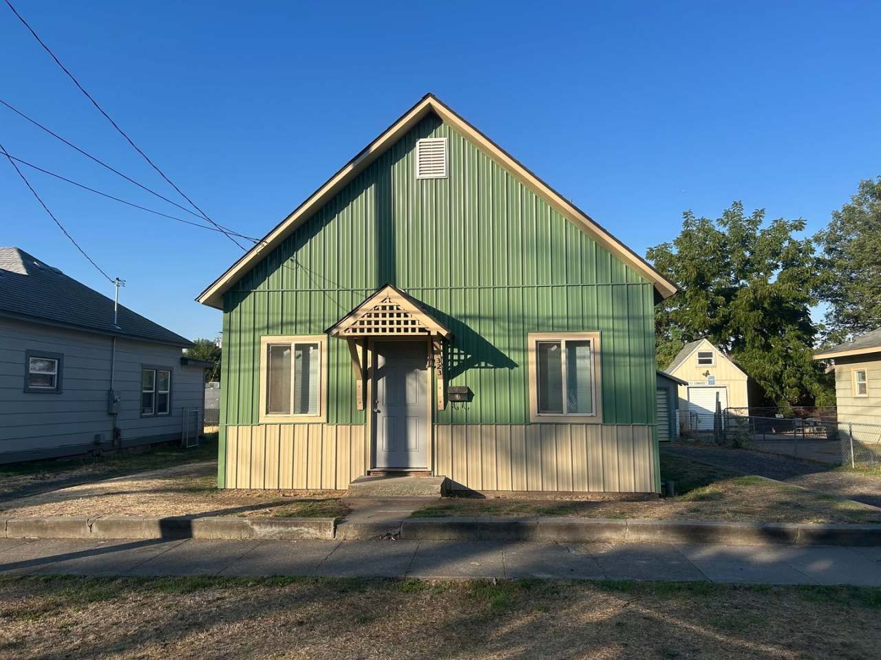 3 bedroom house close to shopping.