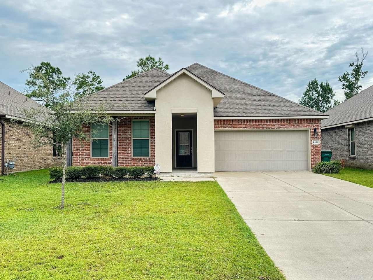 Stunning 4-Bedroom Home in Sawgrass at West Trace Golf Community – Available Now!