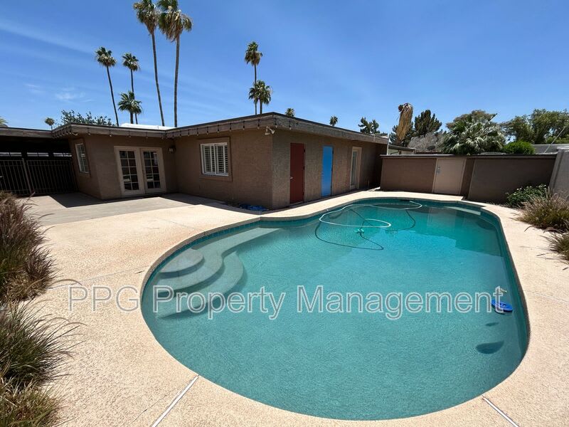248 Laguna Dr E