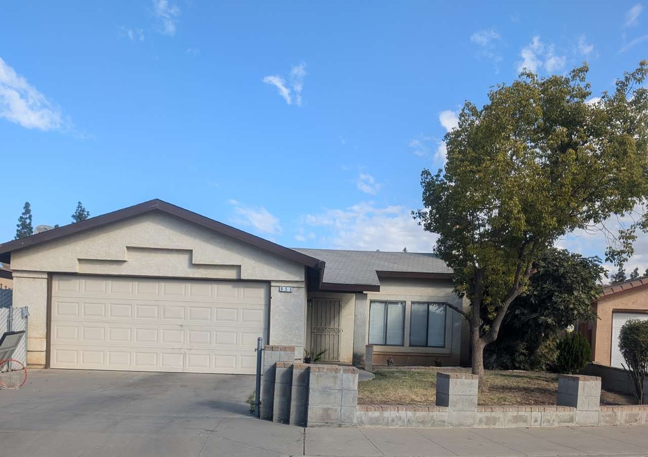 955 East Amber Avenue