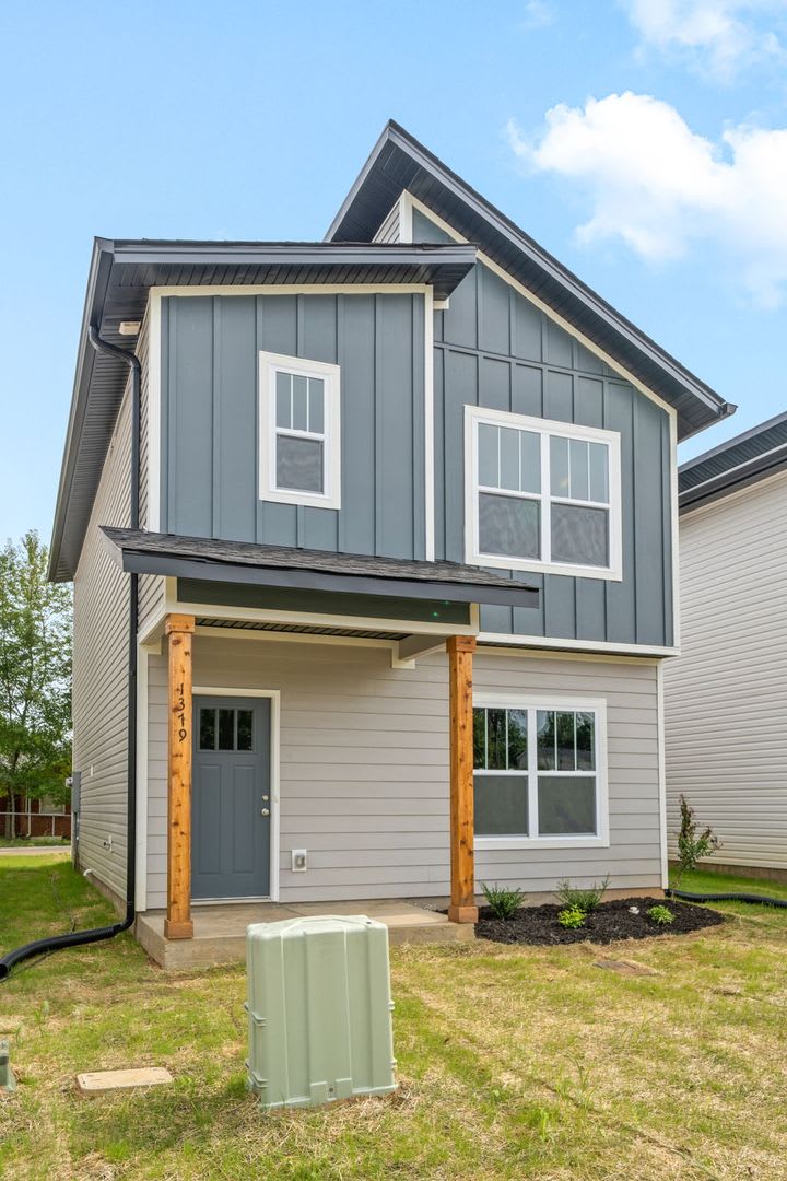 Nashville-Style Single Family Homes in Clarksville!