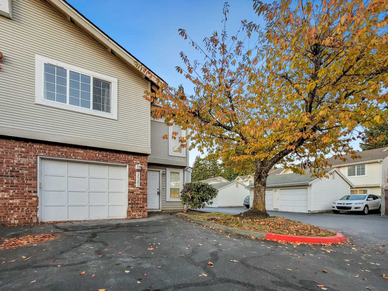 Kent East Hill Townhome with Garage  Patio