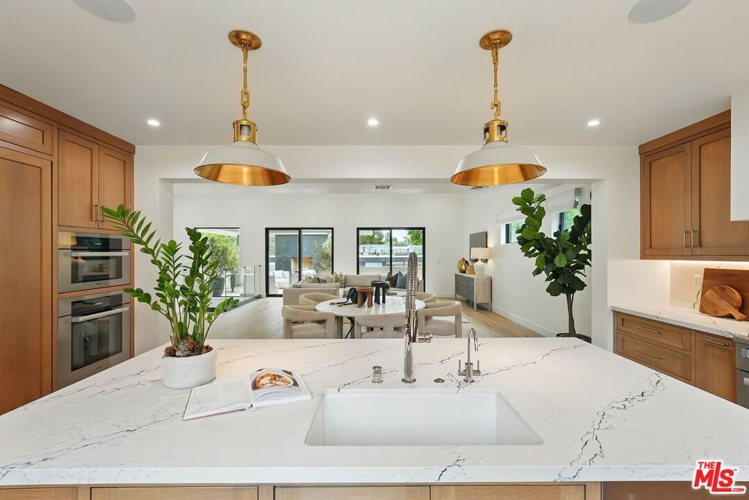 913 N Beverly Glen Blvd