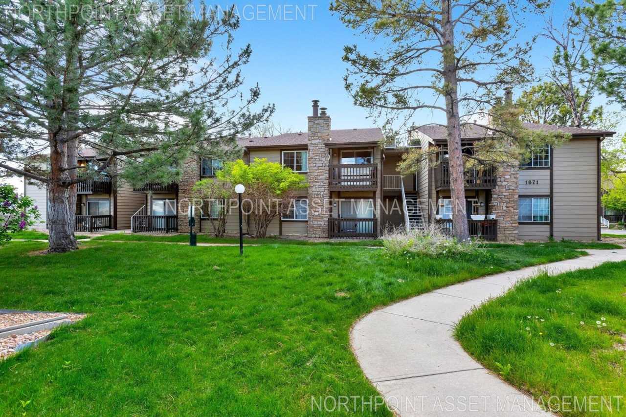 1BR Condo • Fireplace • Balcony in Aurora