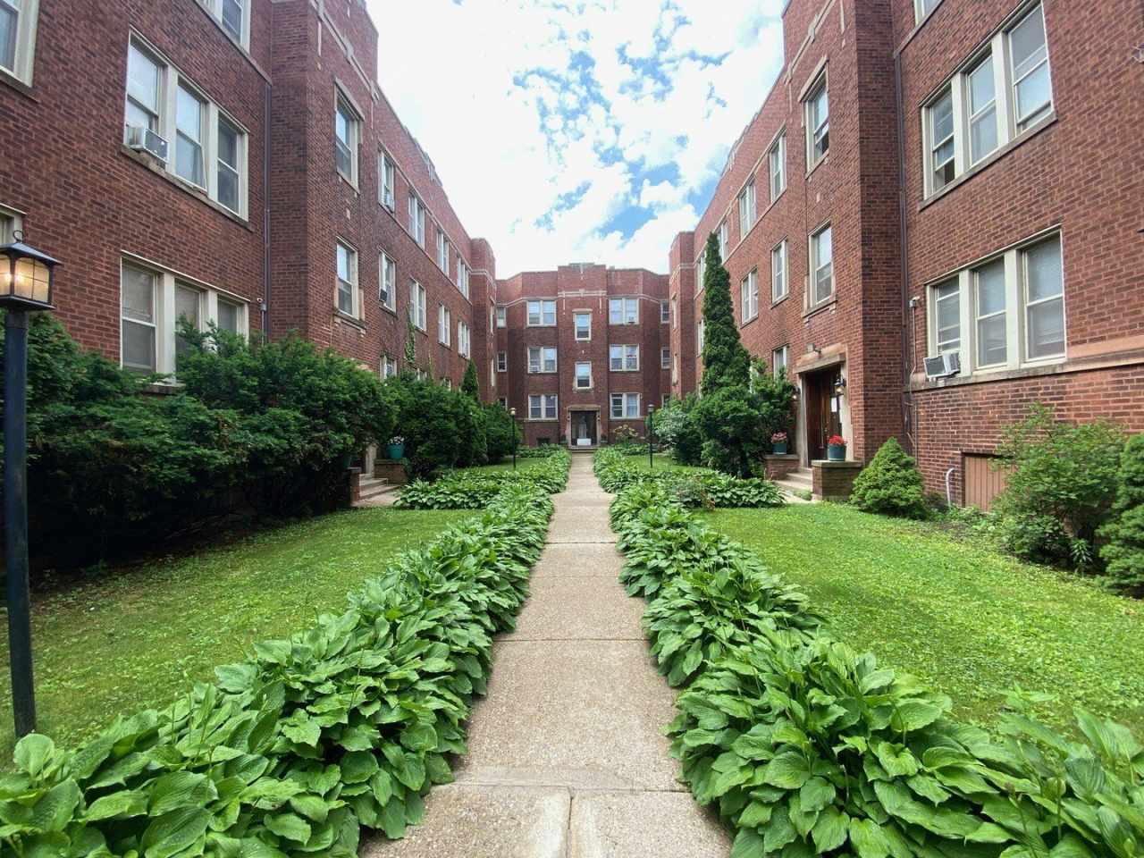 1345 1/2 W Touhy Avenue