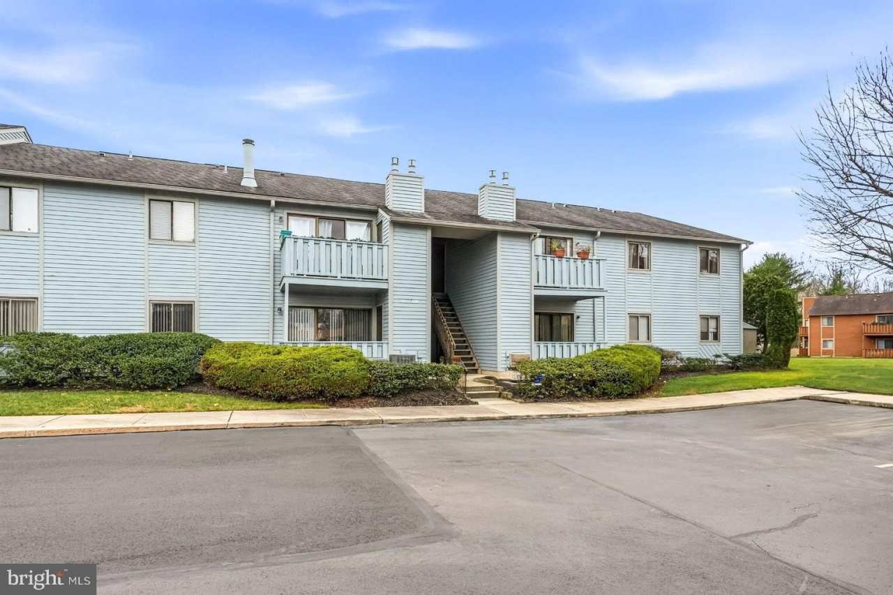 1404 WOODHOLLOW Drive