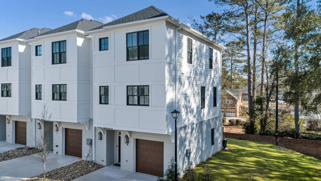 LUXURY TOWNHOME IN FOREST ACRES