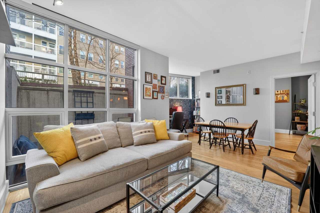 Spacious  Modern 1br Steps on U St Corridor!