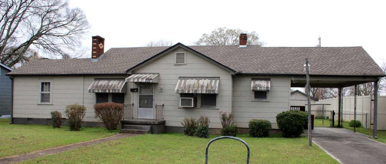 Fenced yard in heart of Decatur!