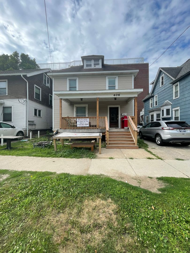 Seven Bedroom Available for Rent; 2026-2027 Term | Fits 8-9 Comfortably!