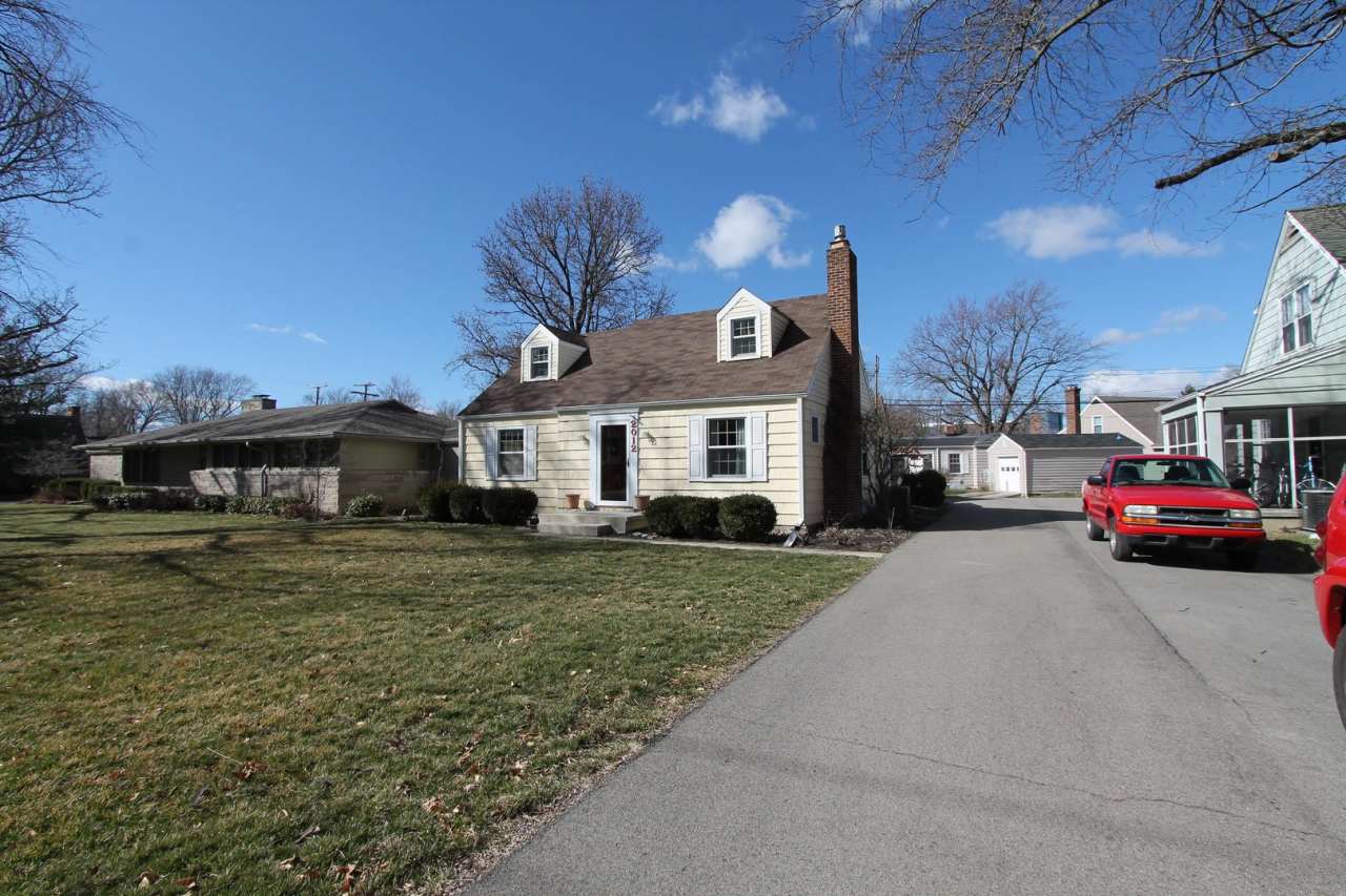Beautiful 4-bedroom, 2-bathroom Spacious home! Original hard wood floors throughout!