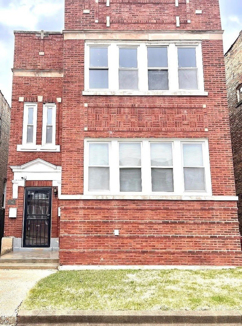 7742 S Carpenter Street