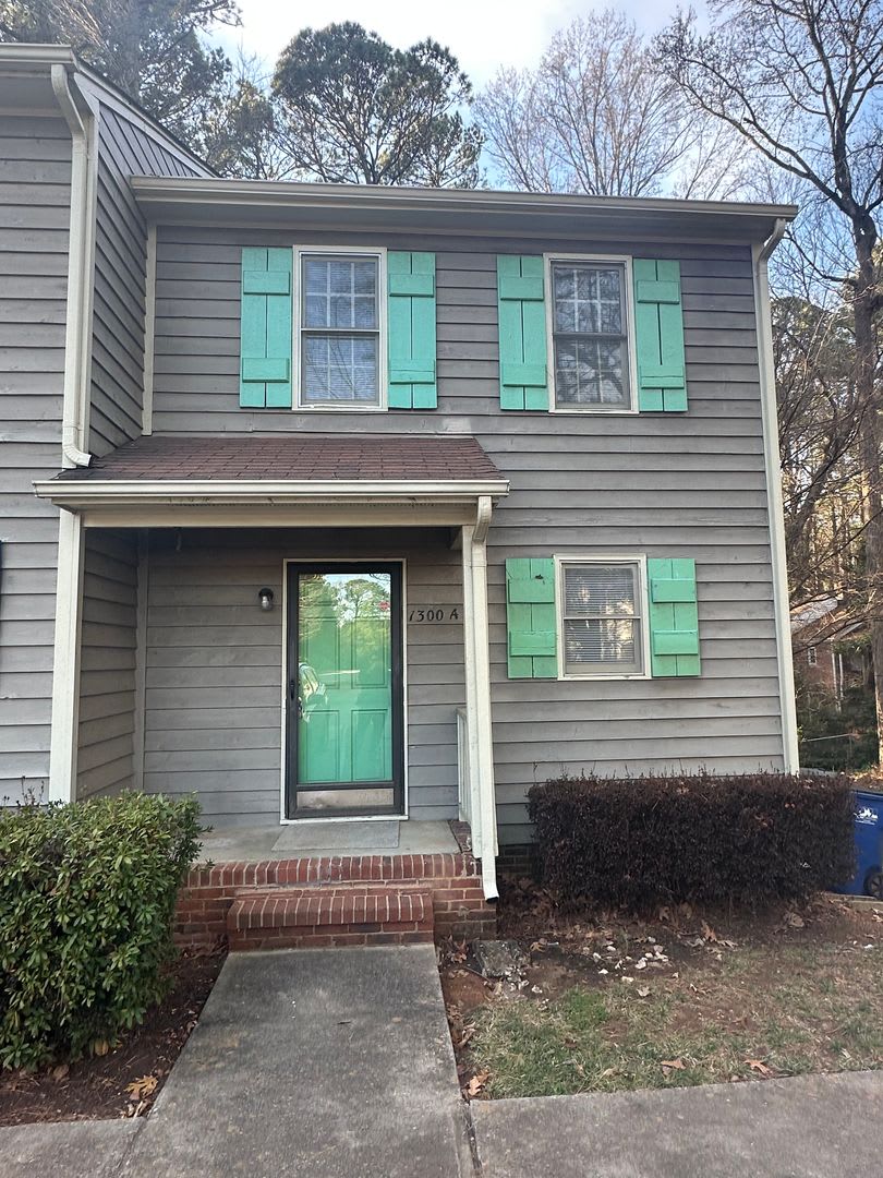 Spacious 2BR, 2.5BA Townhome Near NCSU! LEASE NOW FOR ONE MONTH FREE!
