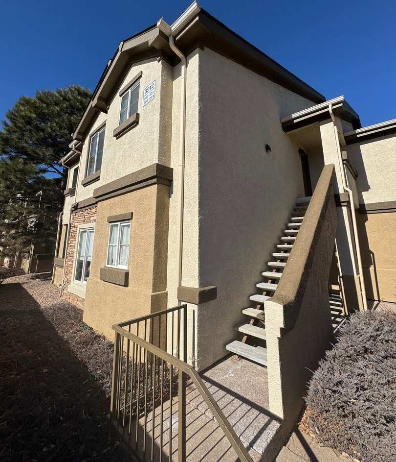 3 Bed 2 Bath Condo!