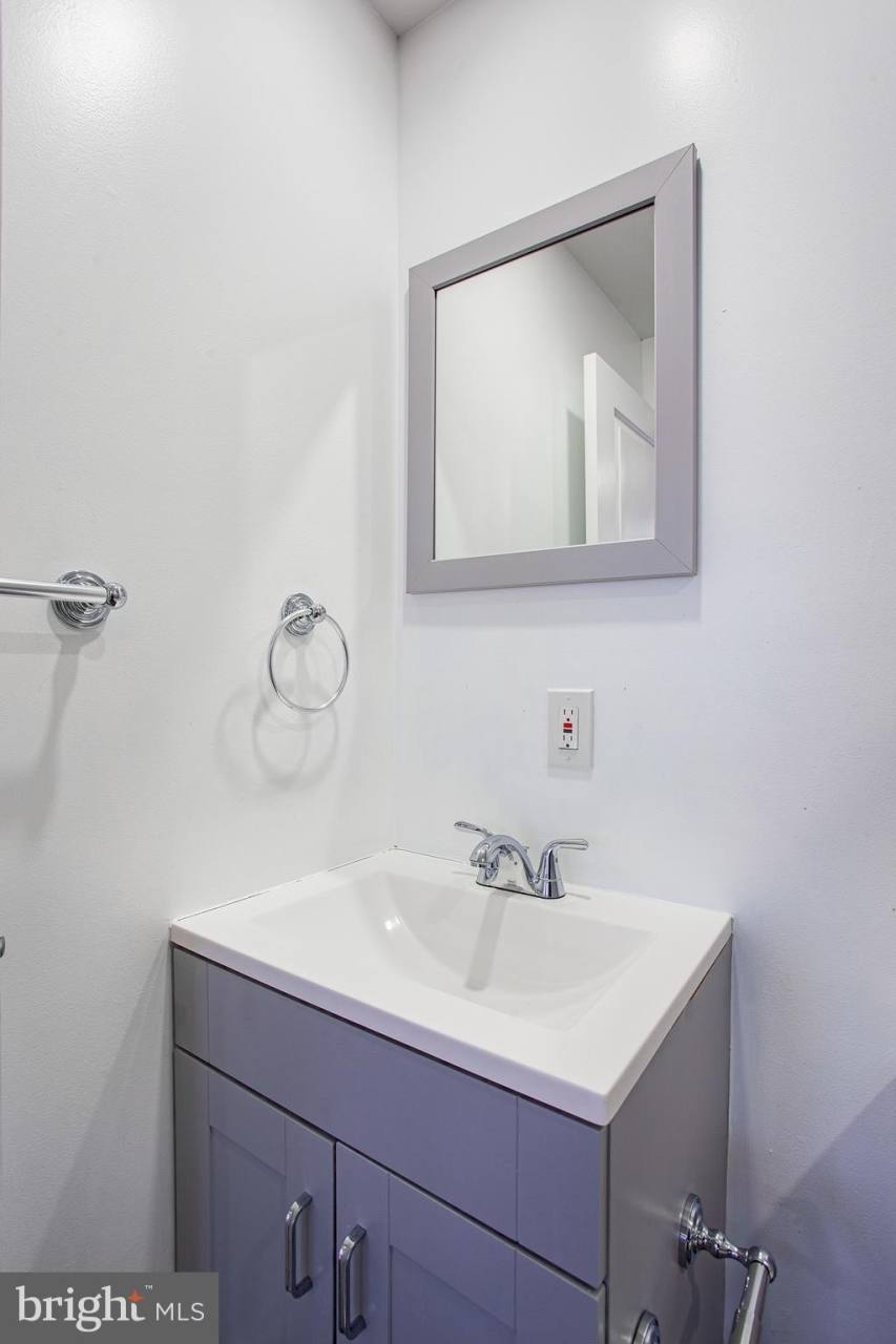 1317 N MYRTLEWOOD Street