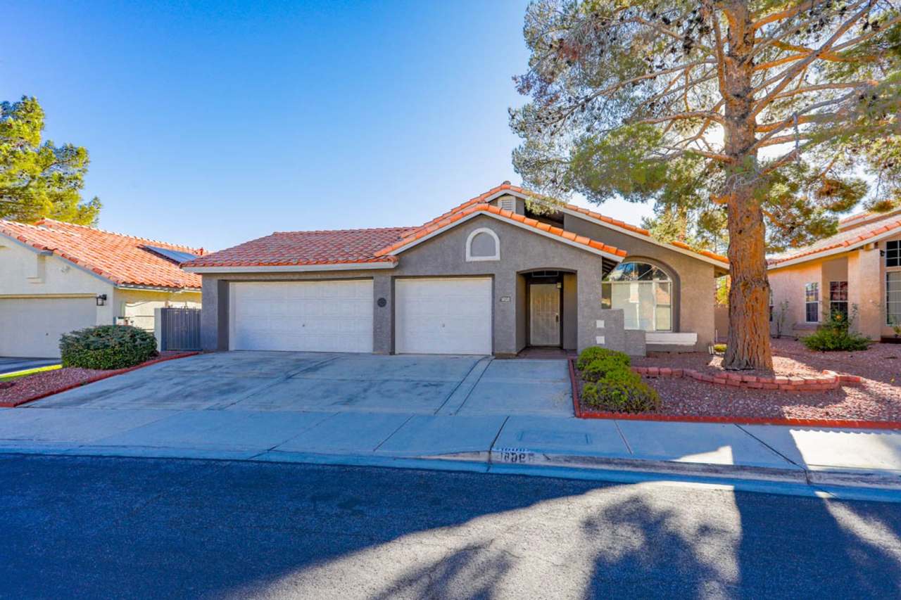 Single Story, 3 Bedroom, Peccole Ranch Beauty
