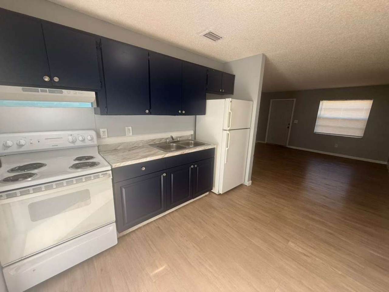 Cute, Coxy  Upgraded 2/1 Duplex!!