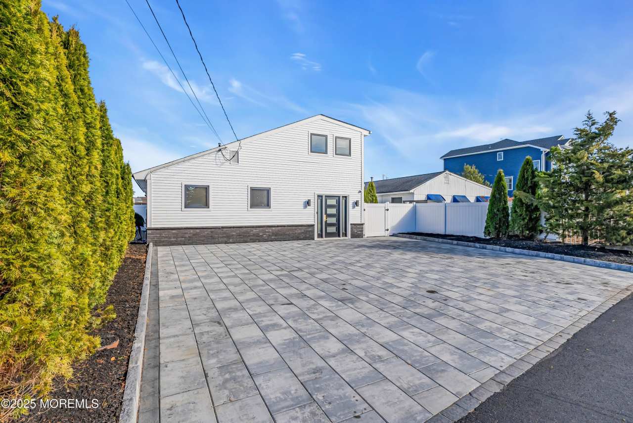 320 Silver Lagoon Drive